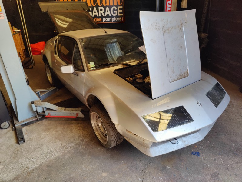 Entretien d'une Renault Alpine A310 dans notre atelier de Septêmes les vallons 