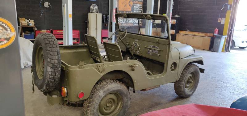 Jeep CJ5 de 1960 sur le départ pour Calas
