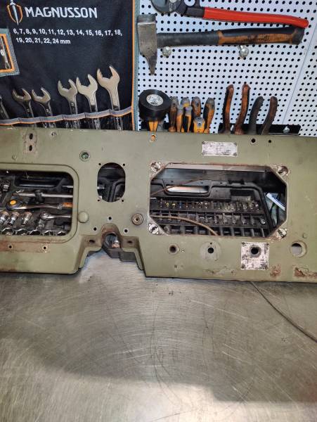 Tableau de bord Jeep CJ5 1960 restauré dans les Bouches du Rhones